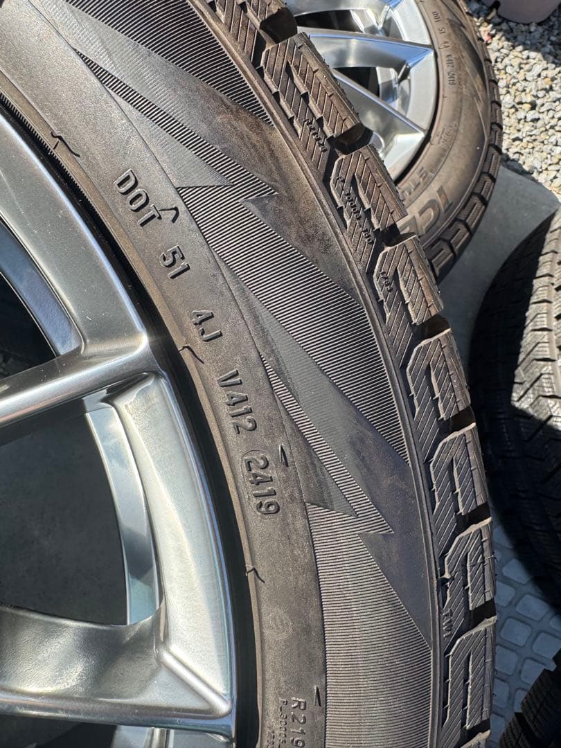 スタッドレスタイヤ　ピレリ 245/45R18