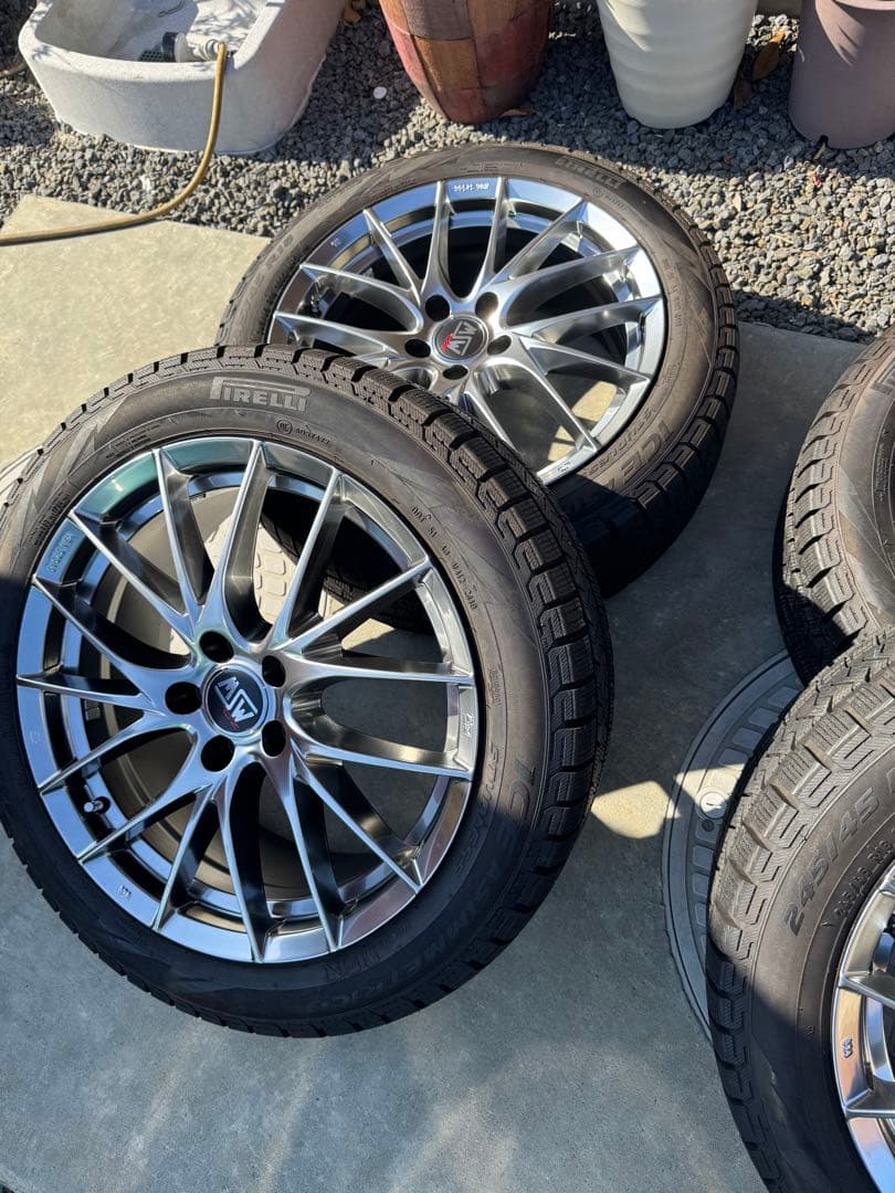 スタッドレスタイヤ　ピレリ 245/45R18