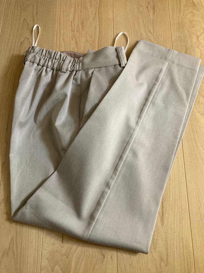 新品未使用】【2点セット】プリーツフレアトップス＆テーパードパンツセットアップ