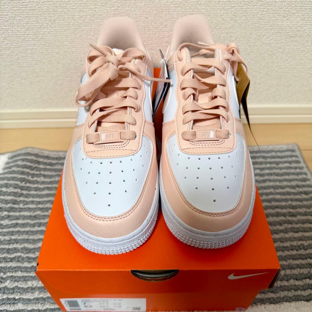 もんちゃん【新品】ナイキ スニーカー エアフォース1 DV3808-111