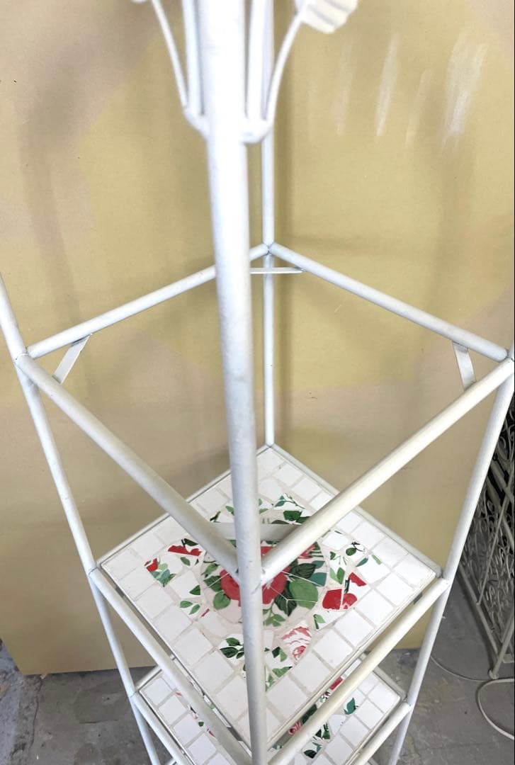 花柄タイル張り ガーデンラック ホワイト4段ラック 薔薇 美品
