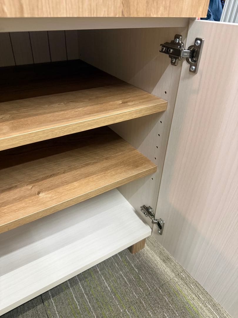 【美品】ニトリ　フレンチカントリー調キャビネット　(キャビネットW131)