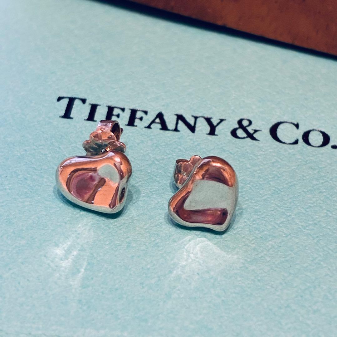 チューラ・ブルー です！TIFFANY & Co. フルハート ピアス