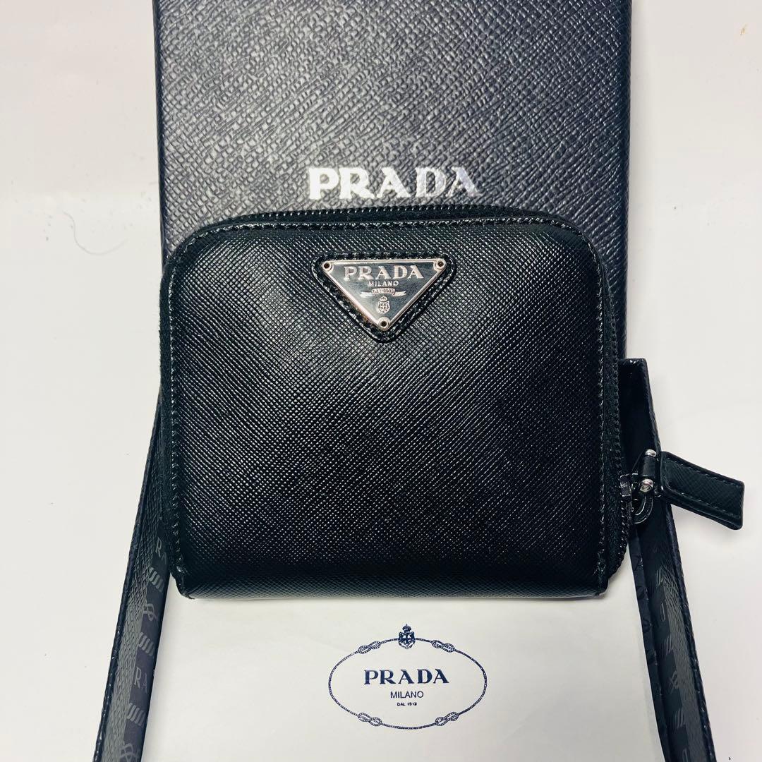 極美品　PRADA 黒 コンパクトウォレット　 サフィアーノレザーシルバー金具