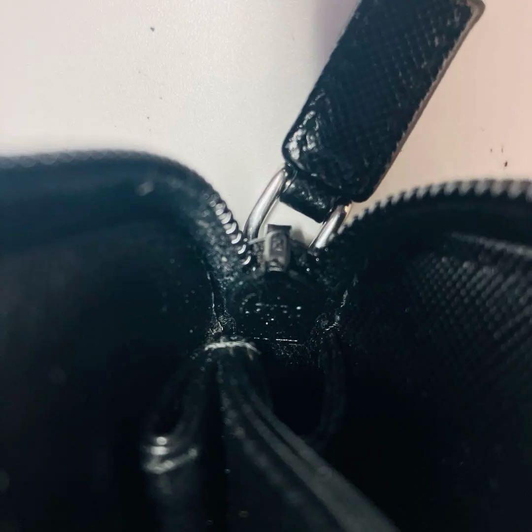 極美品　PRADA 黒 コンパクトウォレット　 サフィアーノレザーシルバー金具