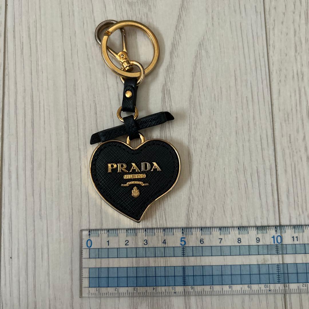 PRADA ハート型キーホルダー ゴールド
