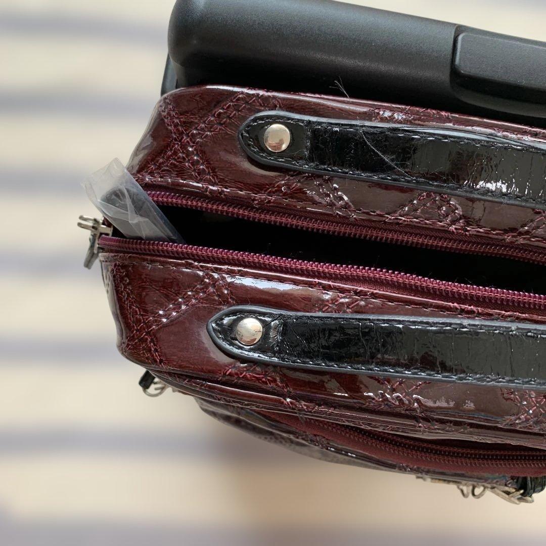 スワニーＳｗａｎｙキャリーショッピングバッグ　エナメルエマイロボルドー