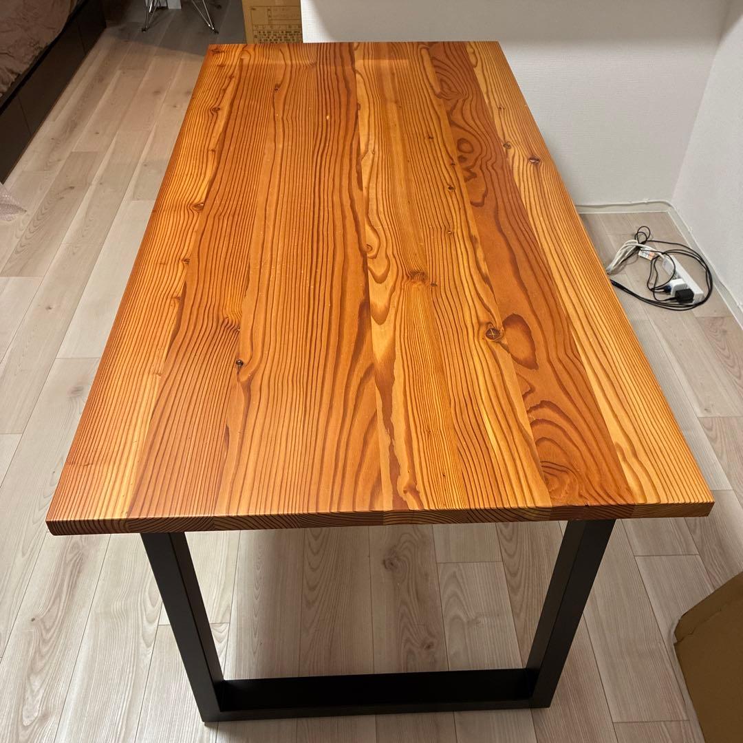 【週末値下げ】 無垢杉材ダイニングテーブル ティシュトレイ付き
