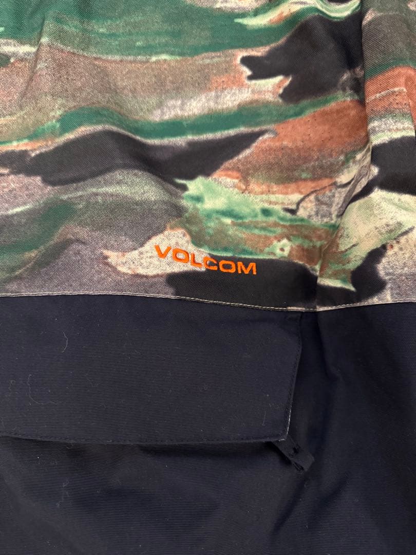 【shiitake 様】VOLCOM 迷彩 GORE-TEX スノーボードウェア