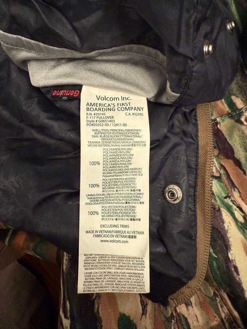 【shiitake 様】VOLCOM 迷彩 GORE-TEX スノーボードウェア