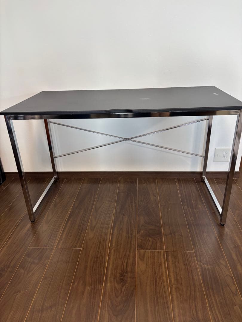 黒いシンプルパソコンデスク