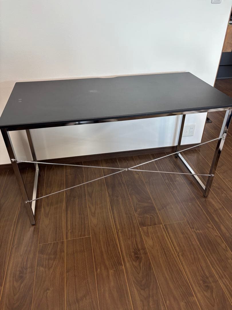 黒いシンプルパソコンデスク