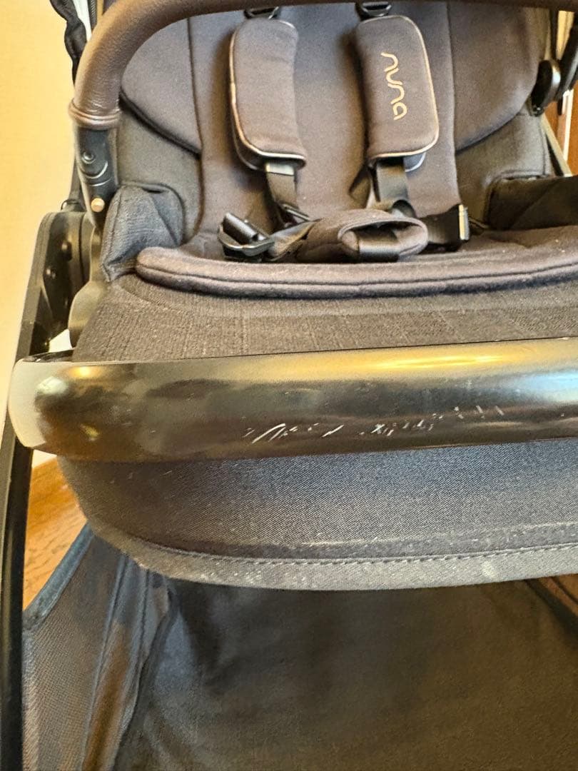 ヌナ　トリヴネクスト　nuna TRIV next riveted ベビーカー