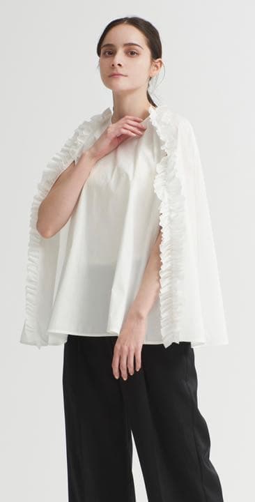 新品未使用　yori ケープフリルブラウス