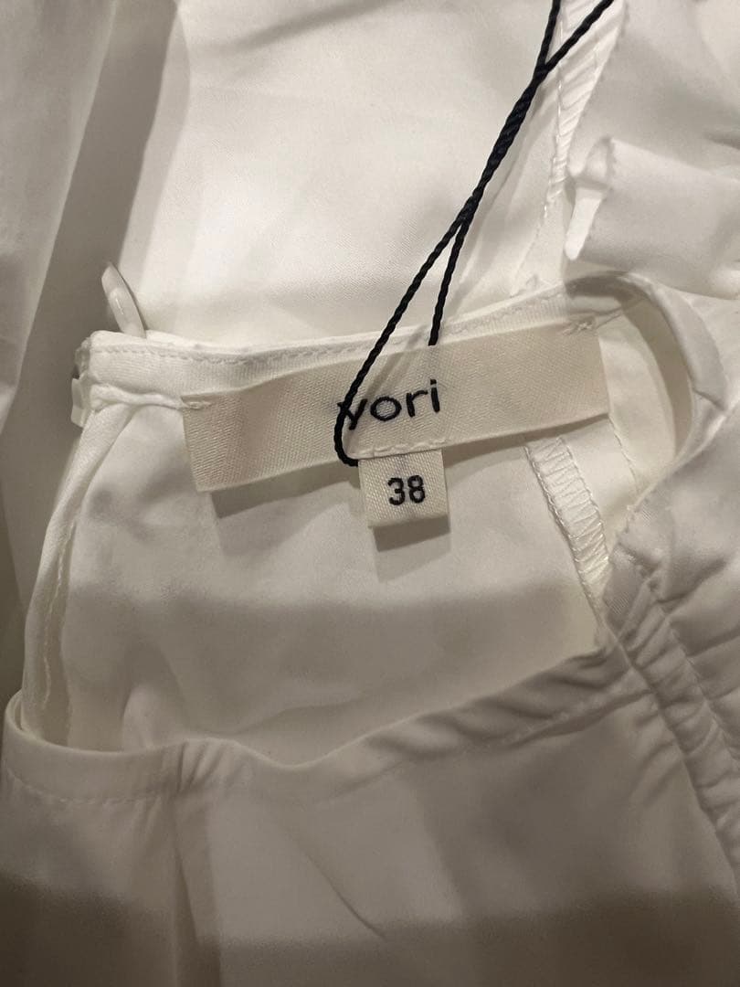 新品未使用　yori ケープフリルブラウス