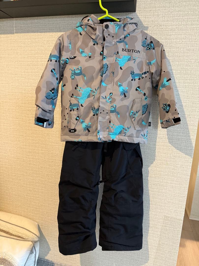 BURTON 子ども用スノーボードウェア 動物柄