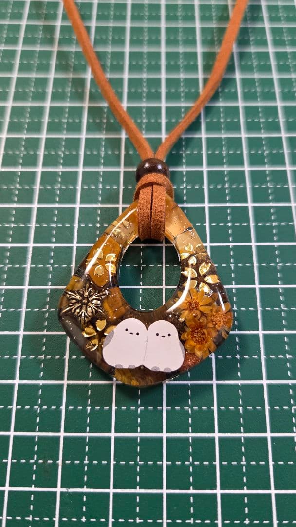 シマエナガ天然石レジンネックレス✨　シマちゃん　　シマエナガ　　タイガーアイ