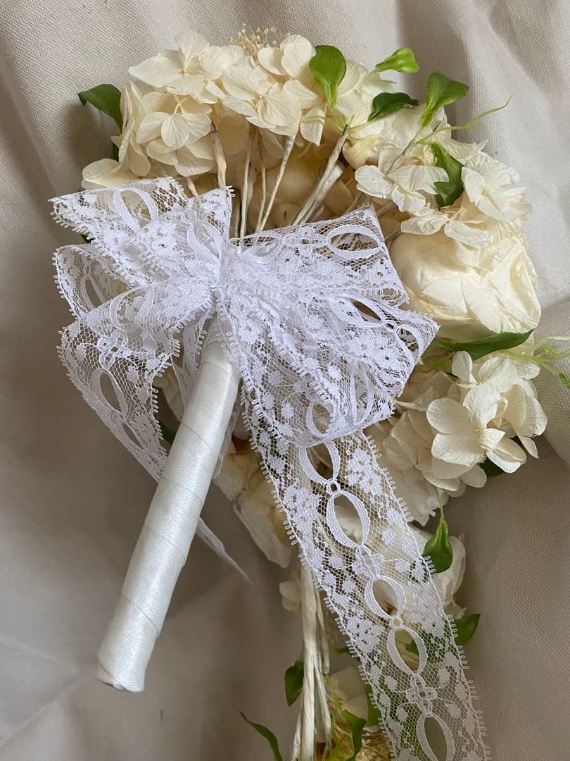 プリザーブドフラワーブーケ　ブートニア付き　キャスケード