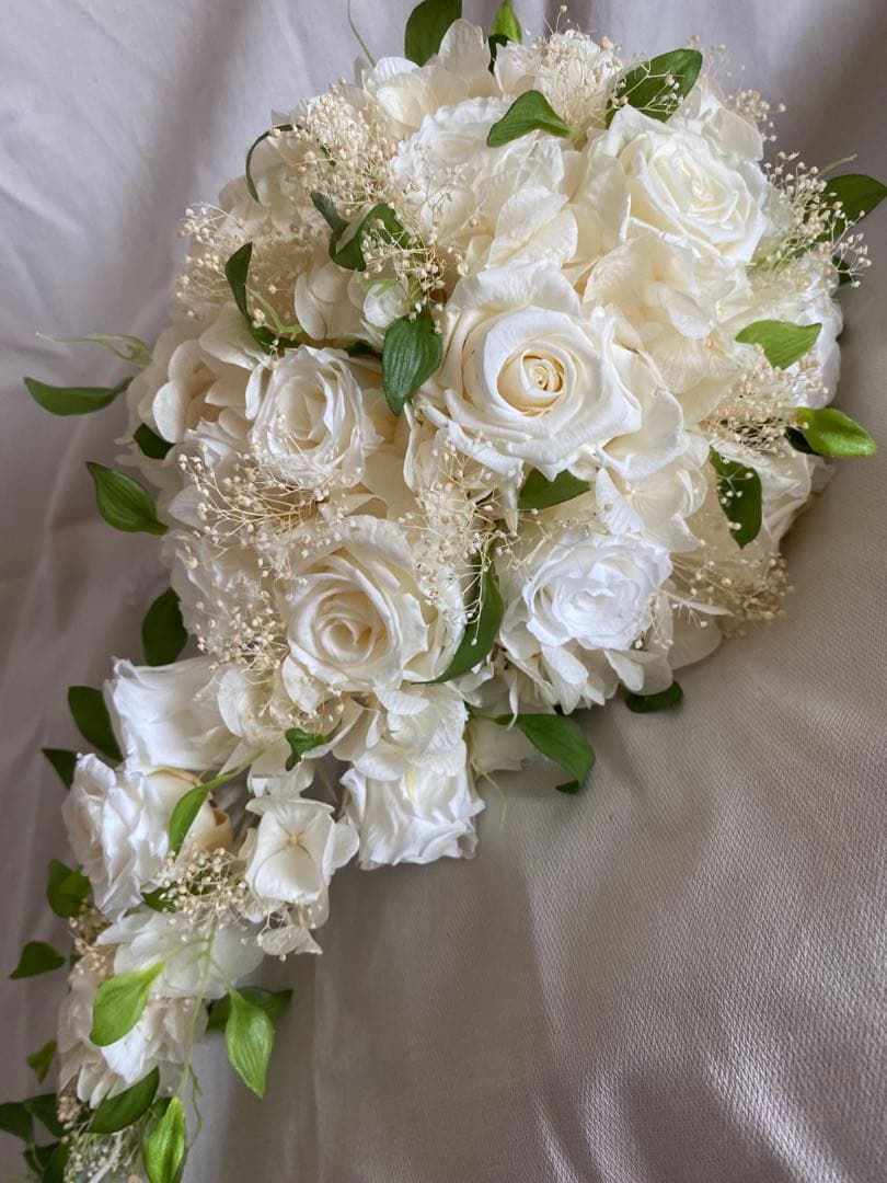 プリザーブドフラワーブーケ　ブートニア付き　キャスケード