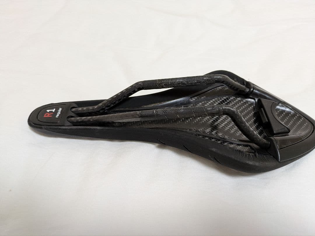 フィジーク　アリオネR1