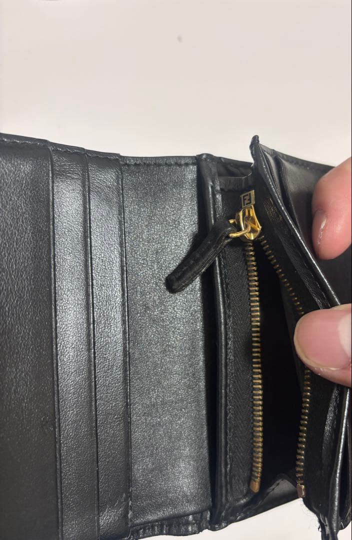 FENDI ブラック 二つ折り財布 【男女兼用】