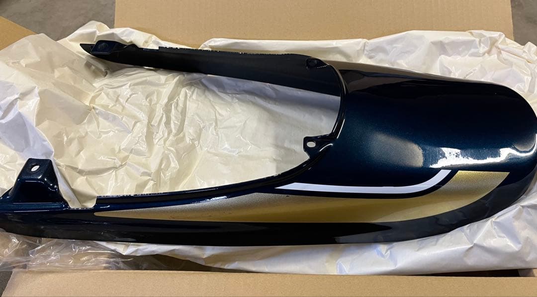 週末限定値下げ　Z900RS ロングテールカウル 青玉虫