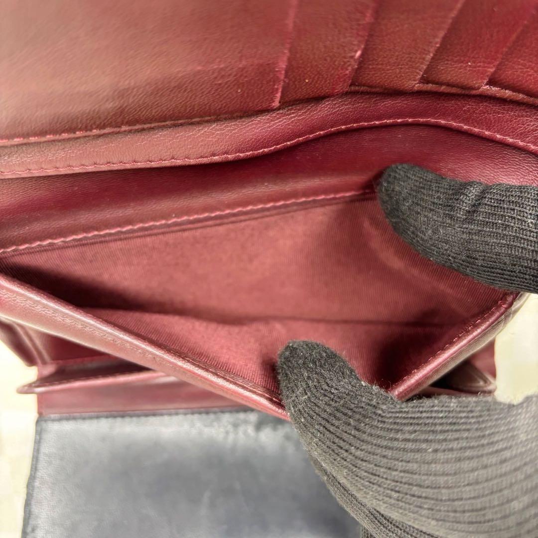 CHANEL シャネル　財布　二つ折り　M001