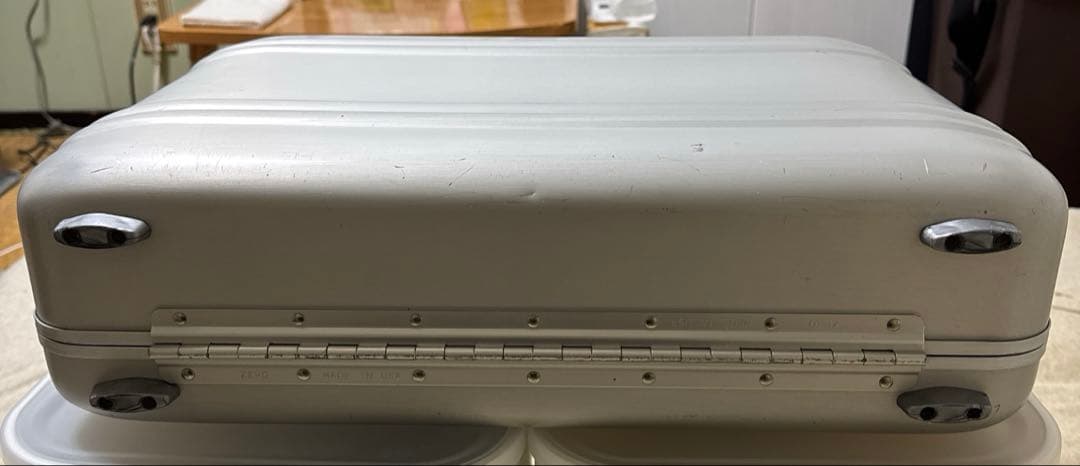 ゼロハリリバートン, アタッシュケース