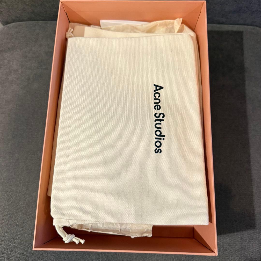 新品　acne studios ダメージ加工　スニーカー 箱　巾着付