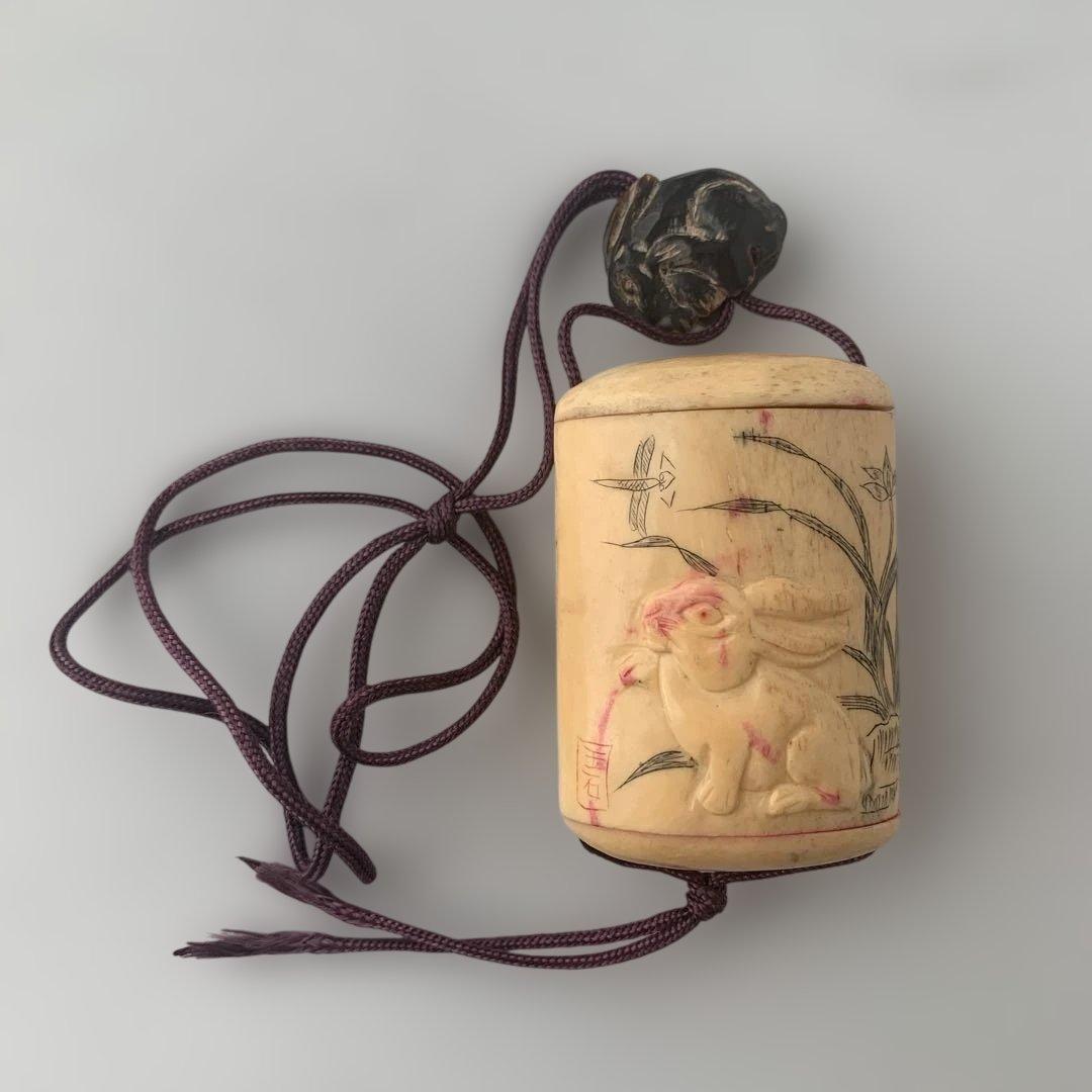 ウサギ彫刻印籠　縦6, 横4cm