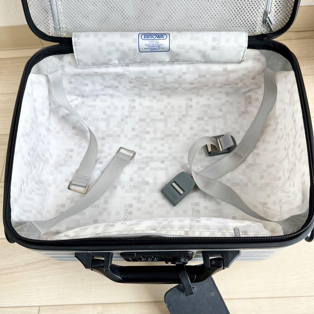 リモワ　サルサ　ボードケース　23L TSAロック アタッシュケース　シルバー