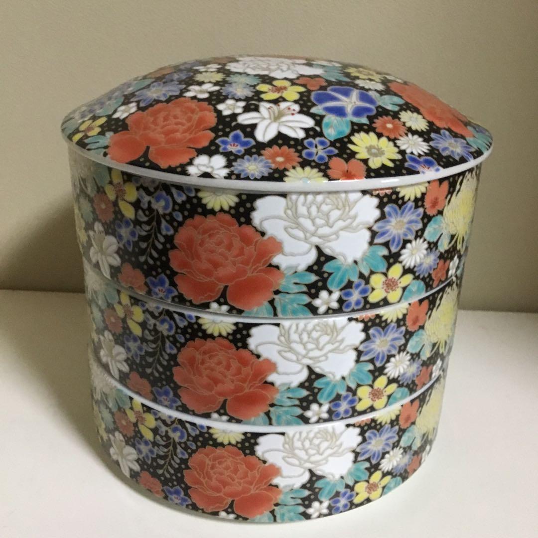 九谷焼三段重　三段重ね　花詰黒色　青郊窯