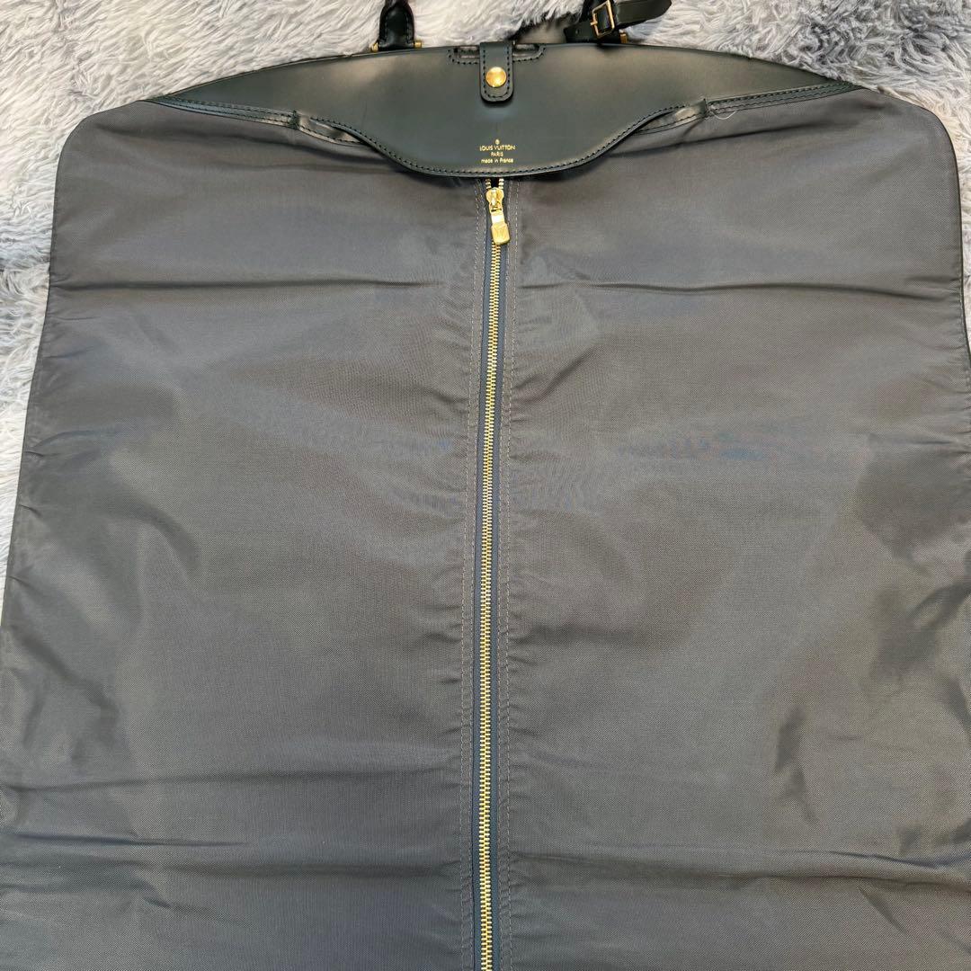 美品 LOUIS VUITTON タイガ ベーリング ガーメントバック