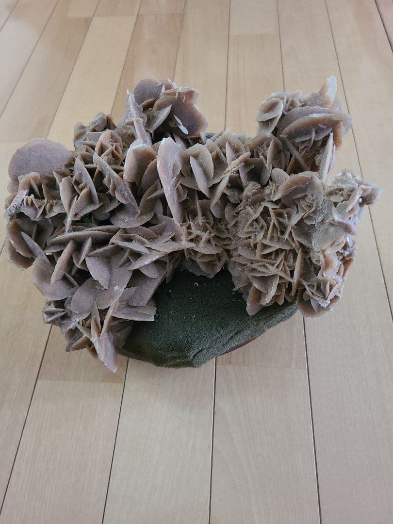 ユニークな石の置物 約8kg