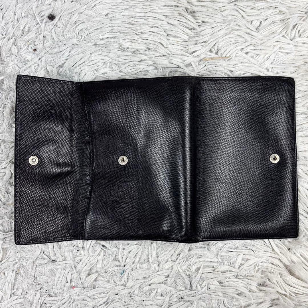 極美品 PRADA レザー 折り財布 三角プレート ホック サフィアーノ 黒