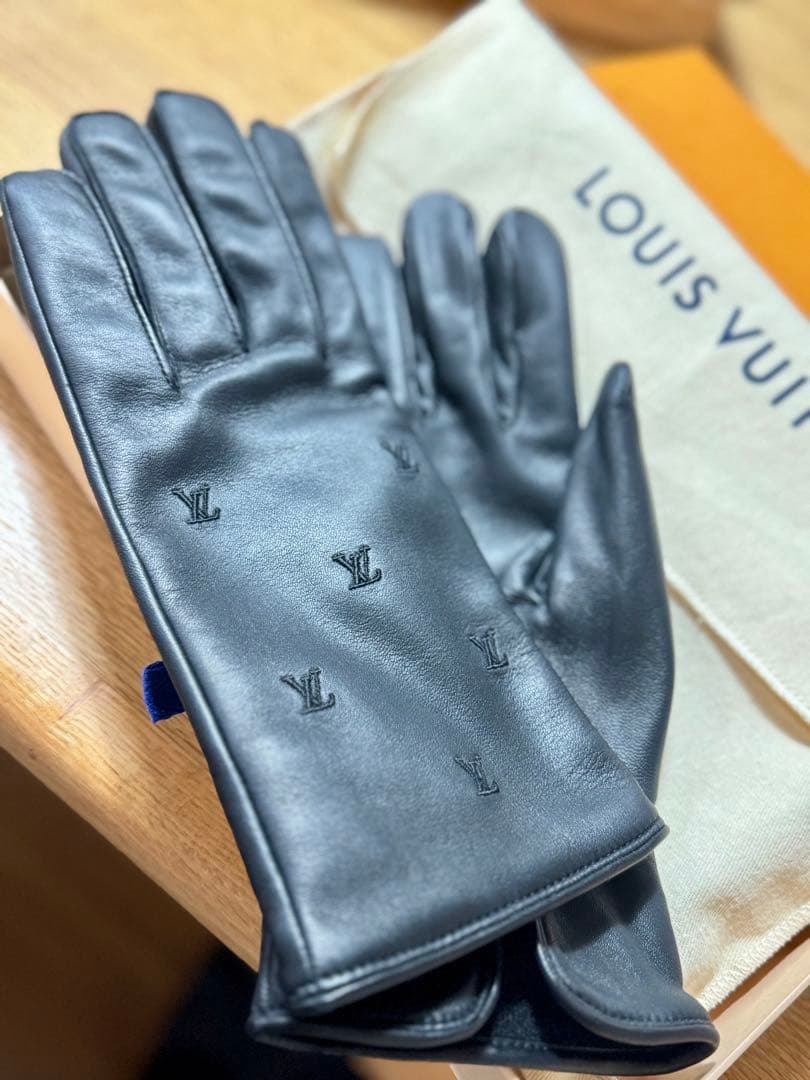 Louis Vuitton M7737I グローブ・LV ブラゾン