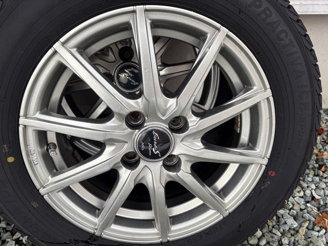 す*き様 スタッドレスタイヤ175/65R15&15インチアルミホイール 4本セ