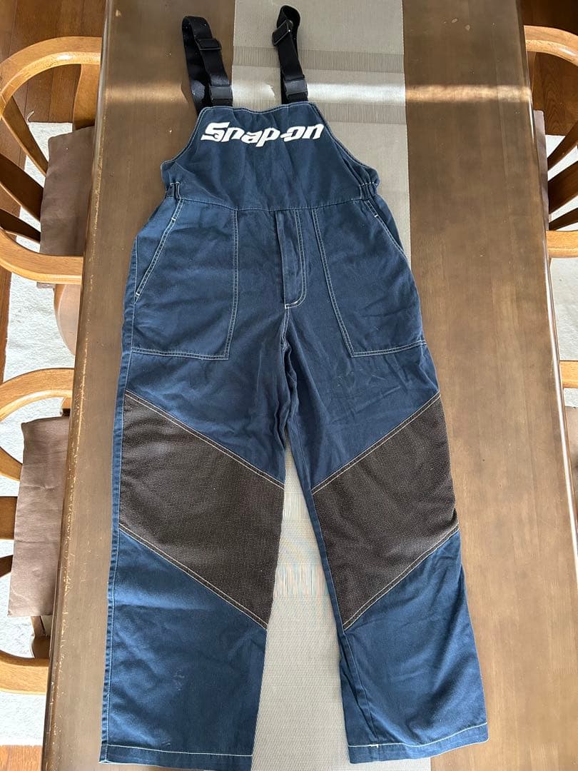Snap-On スナップオン サロペットパンツ 女性着用