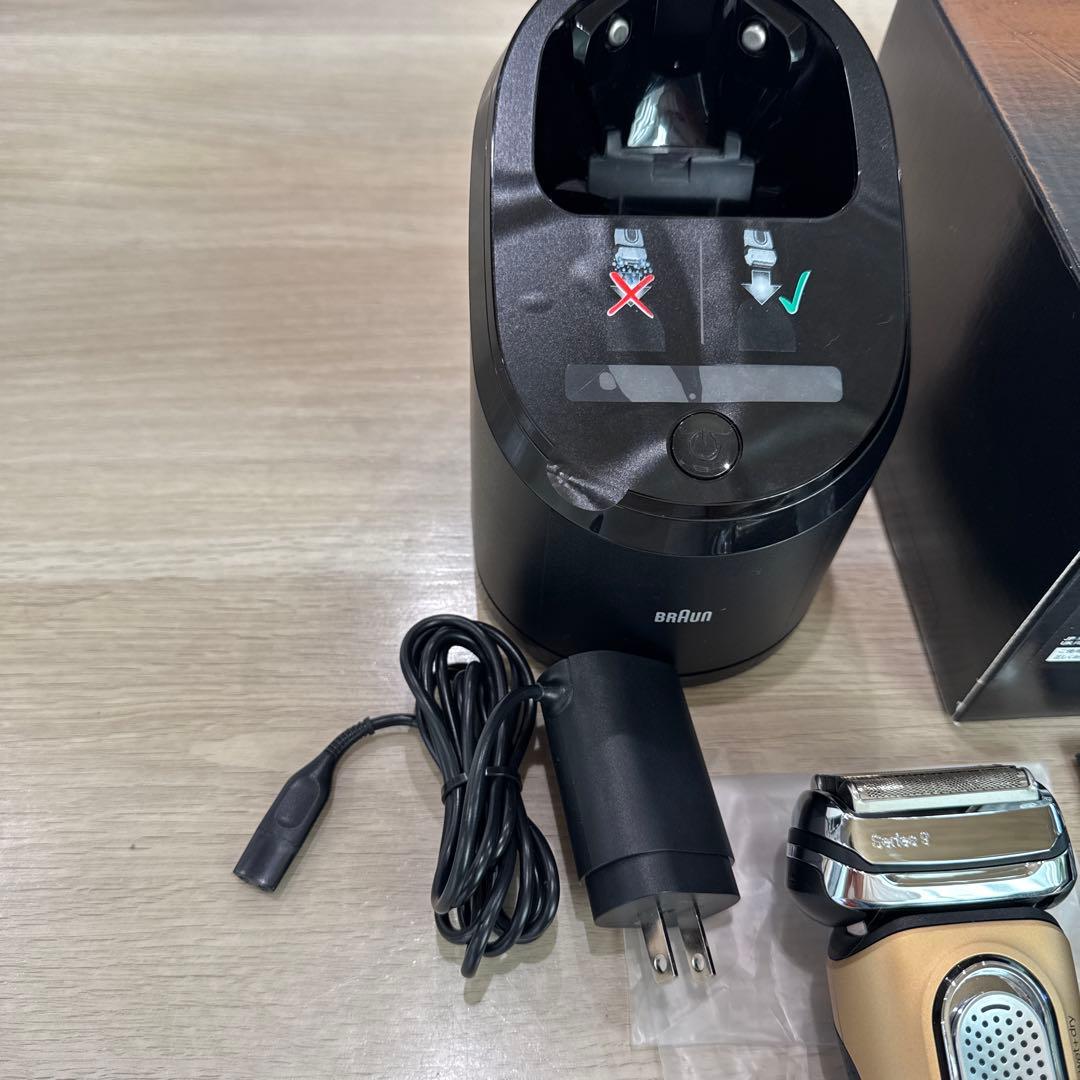 ほぼ未使用 最高峰 BRAUN ブラウン シリーズ9 wet+dry シェーバー