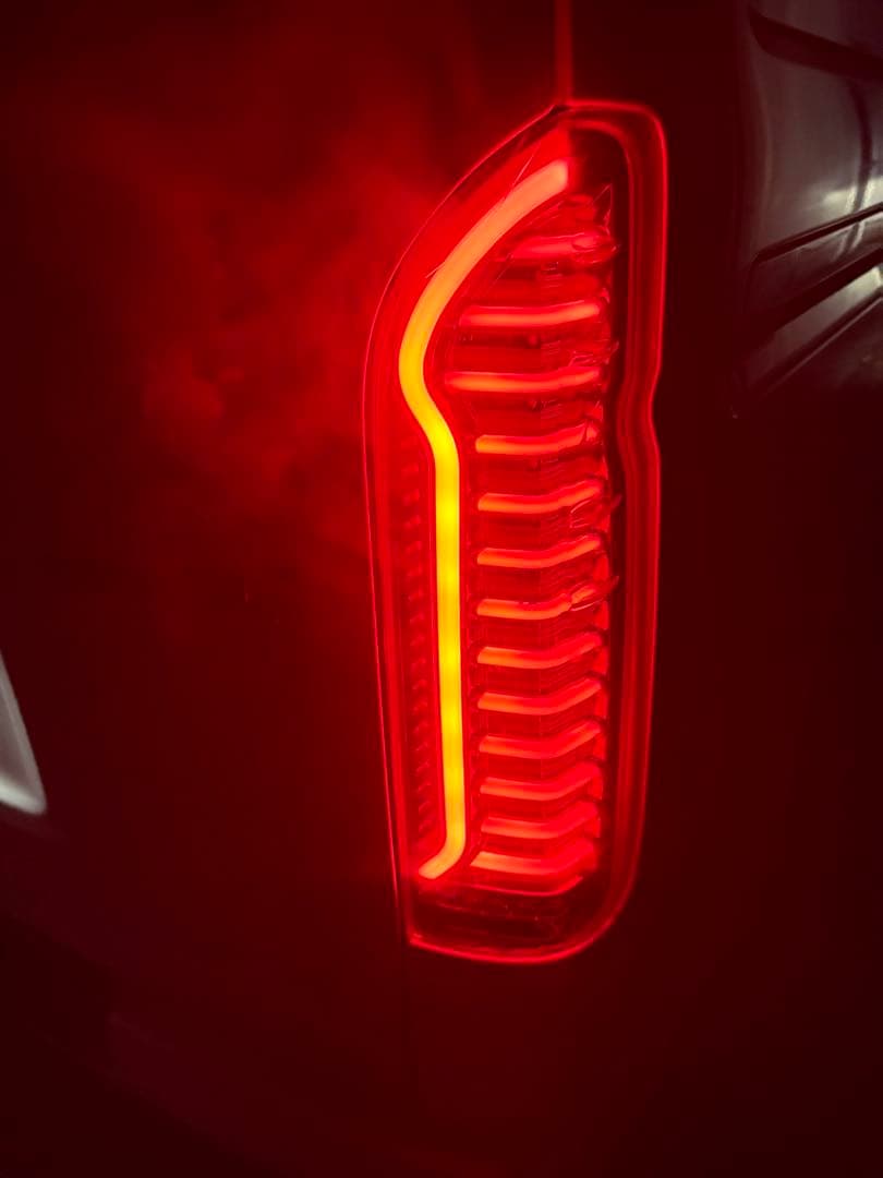 ハイエース　玄武テールランプ　シーケンシャル　オープンニングモーション付き