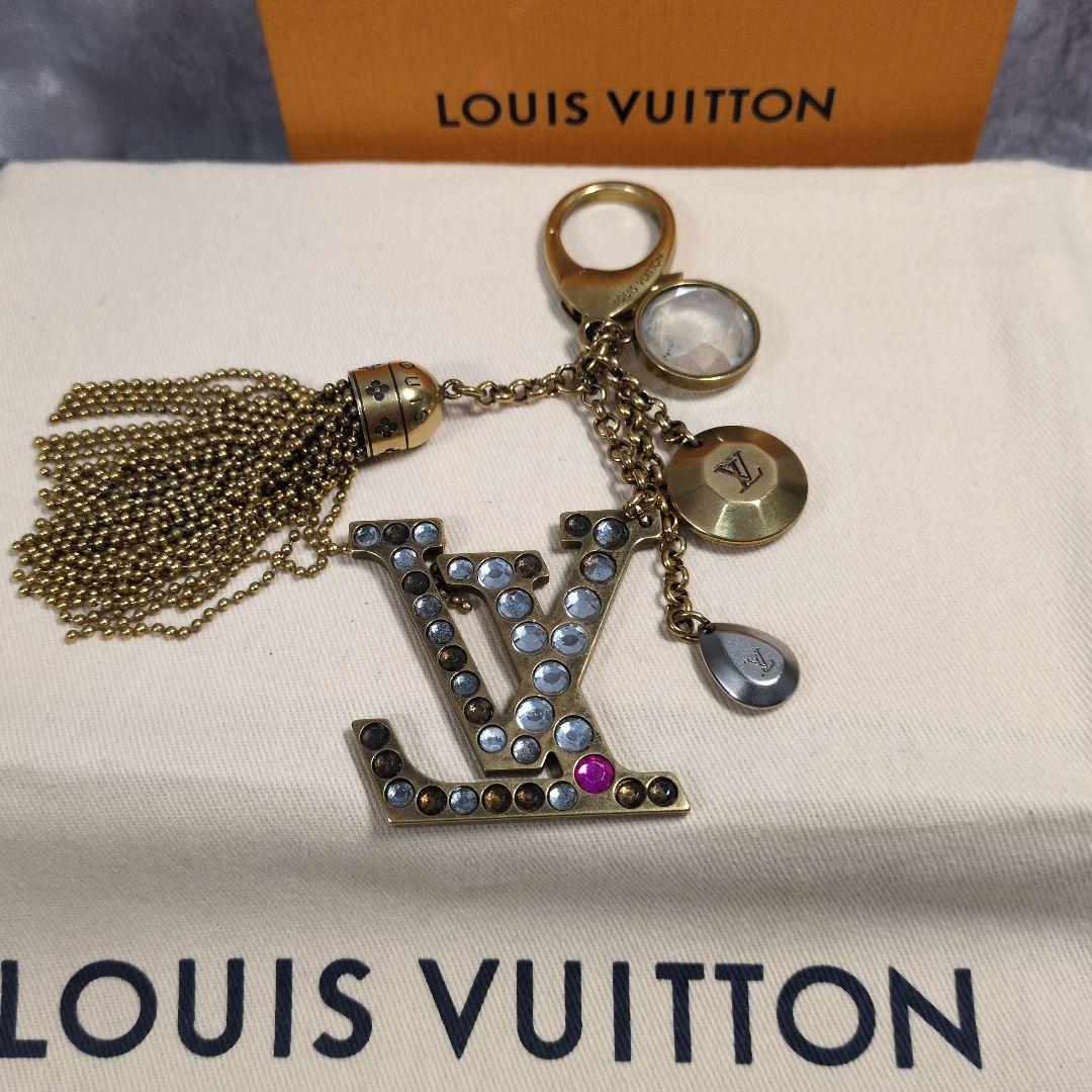 LOUIS VUITTON ルイヴィトンロゴチャーム　キーチャーム タッセル付き