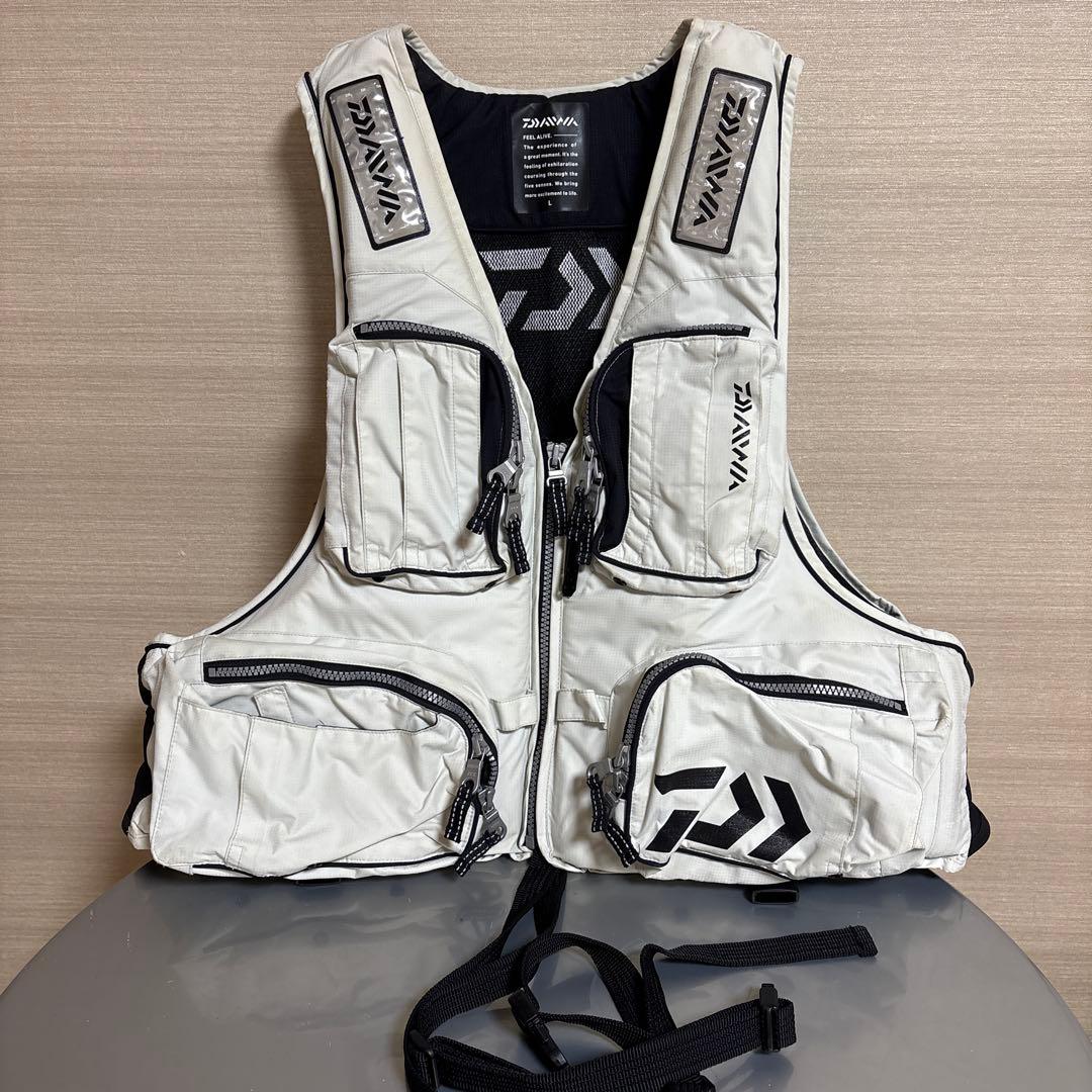DAIWA フローティングジャケット　Lサイズ ホワイト　￼ライフジャケット