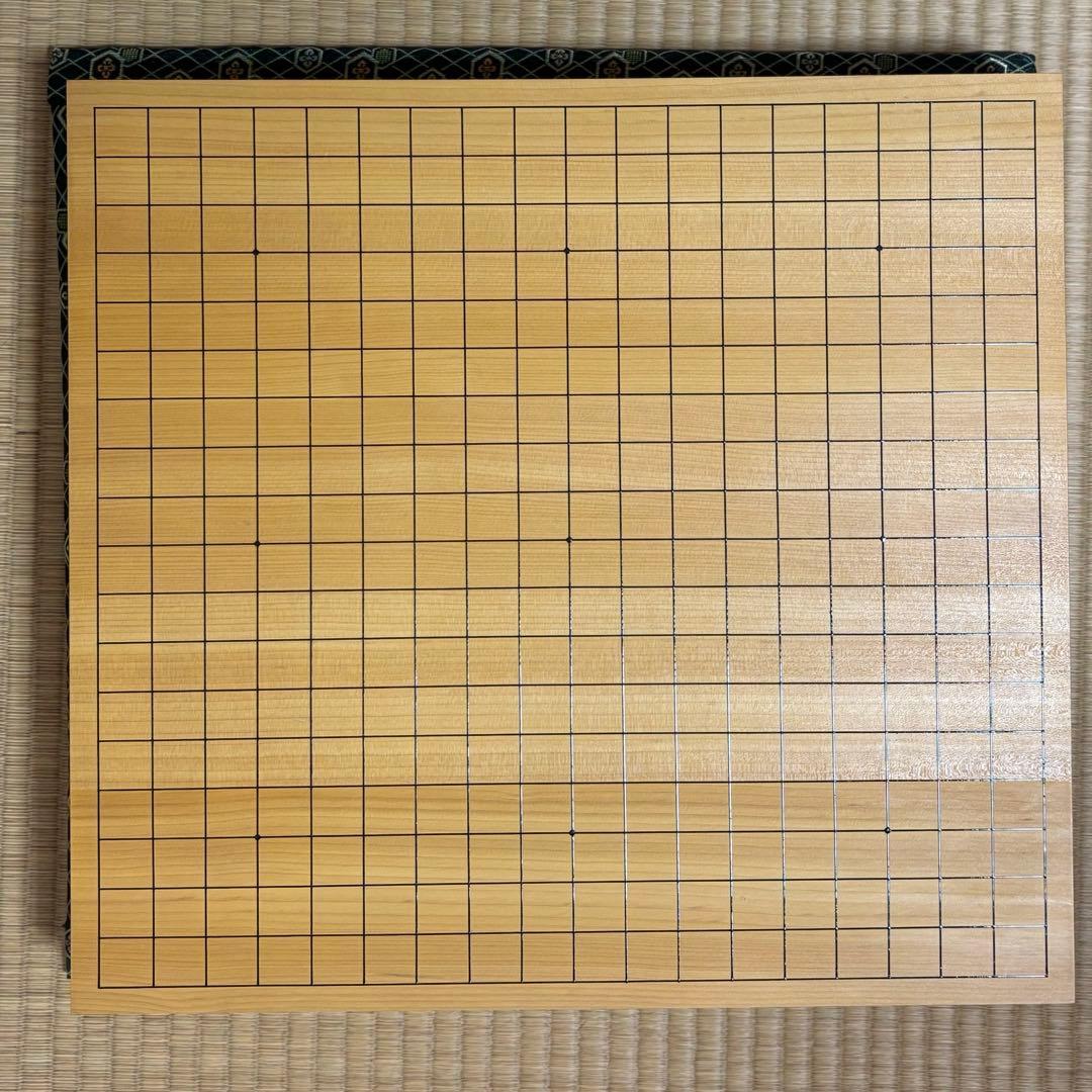 榧二寸盤　柾目　上物　箱付き　碁盤　囲碁　美品