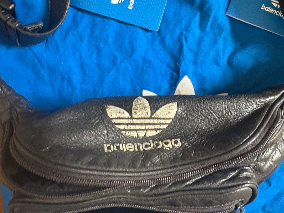 BALENCIAGA adidas コラボ　ボディバッグ レザー ブラック