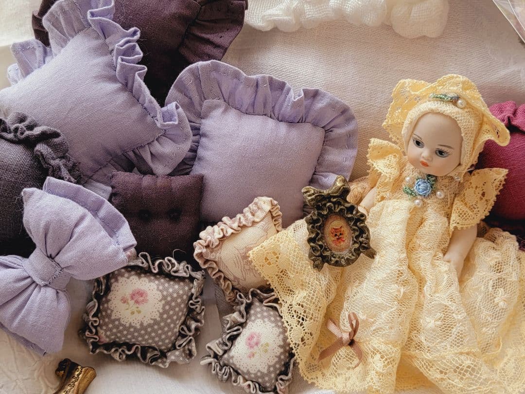 ＊ ミニ・ミニチュア リボンメダリオン フレーム＊《  ネコ様 肖像画 》