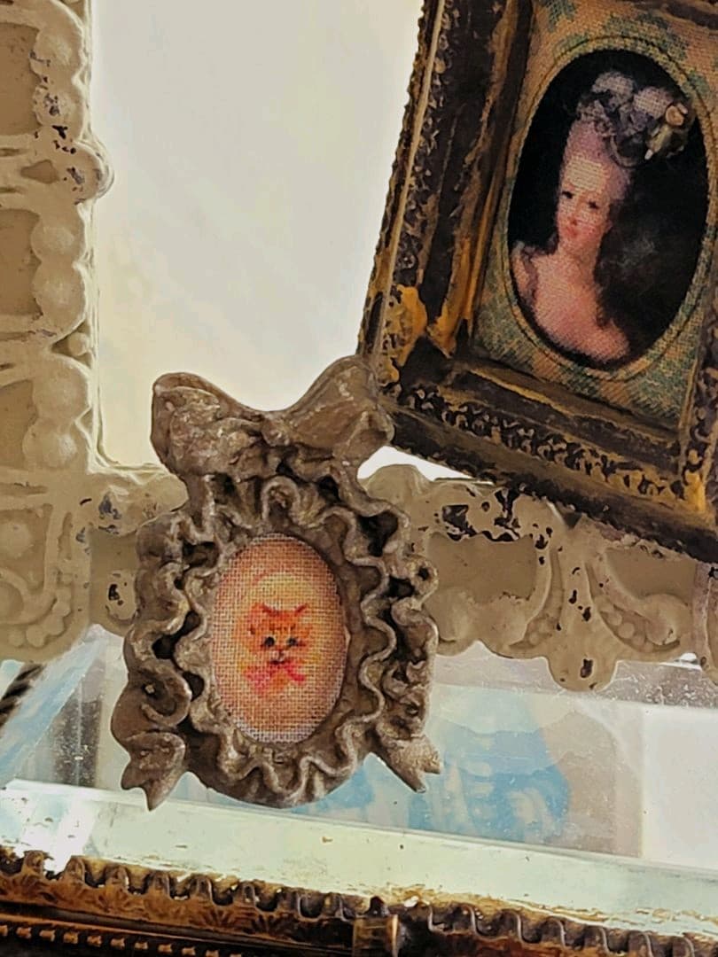 ＊ ミニ・ミニチュア リボンメダリオン フレーム＊《  ネコ様 肖像画 》