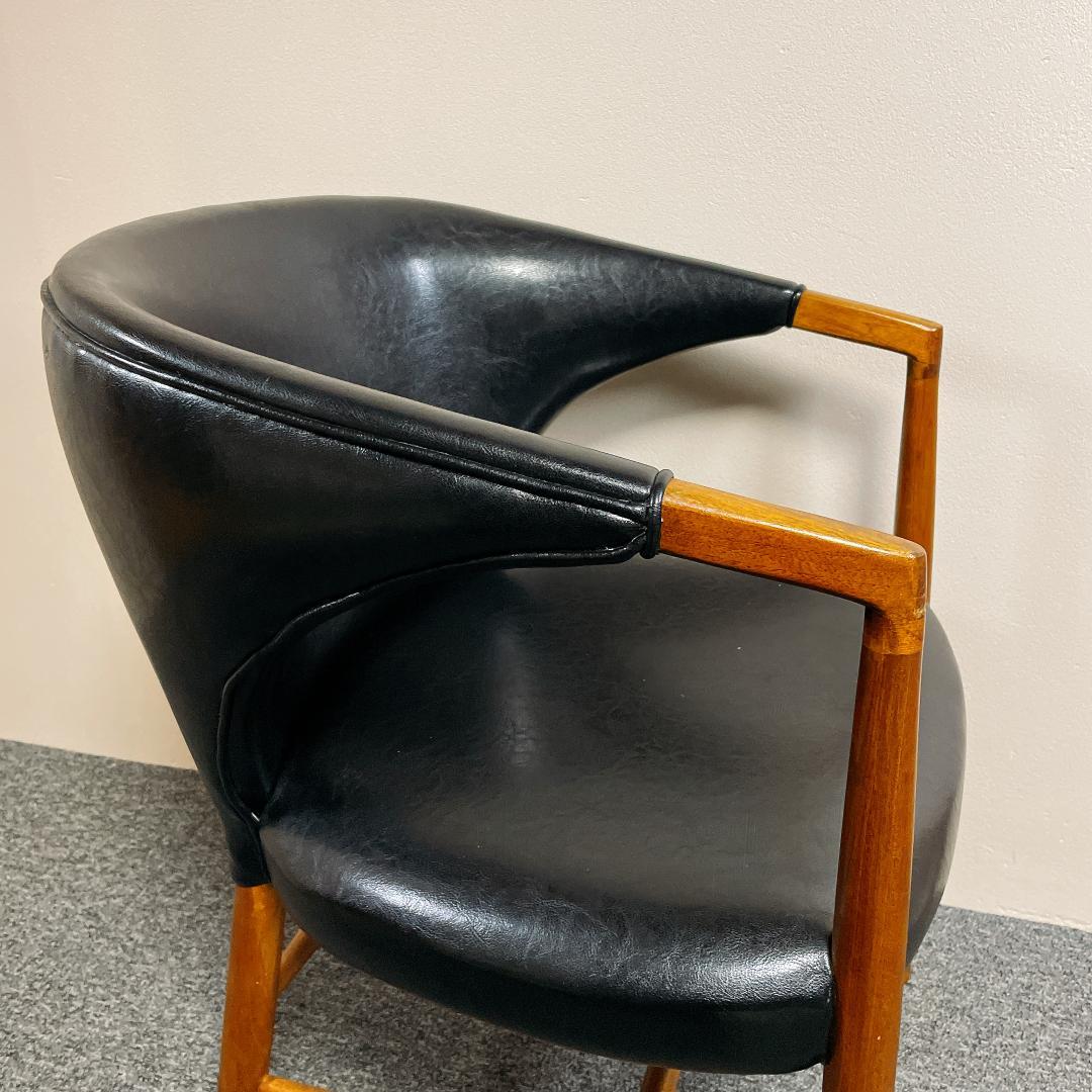 アームチェア　ブラックレザー　修理歴あり