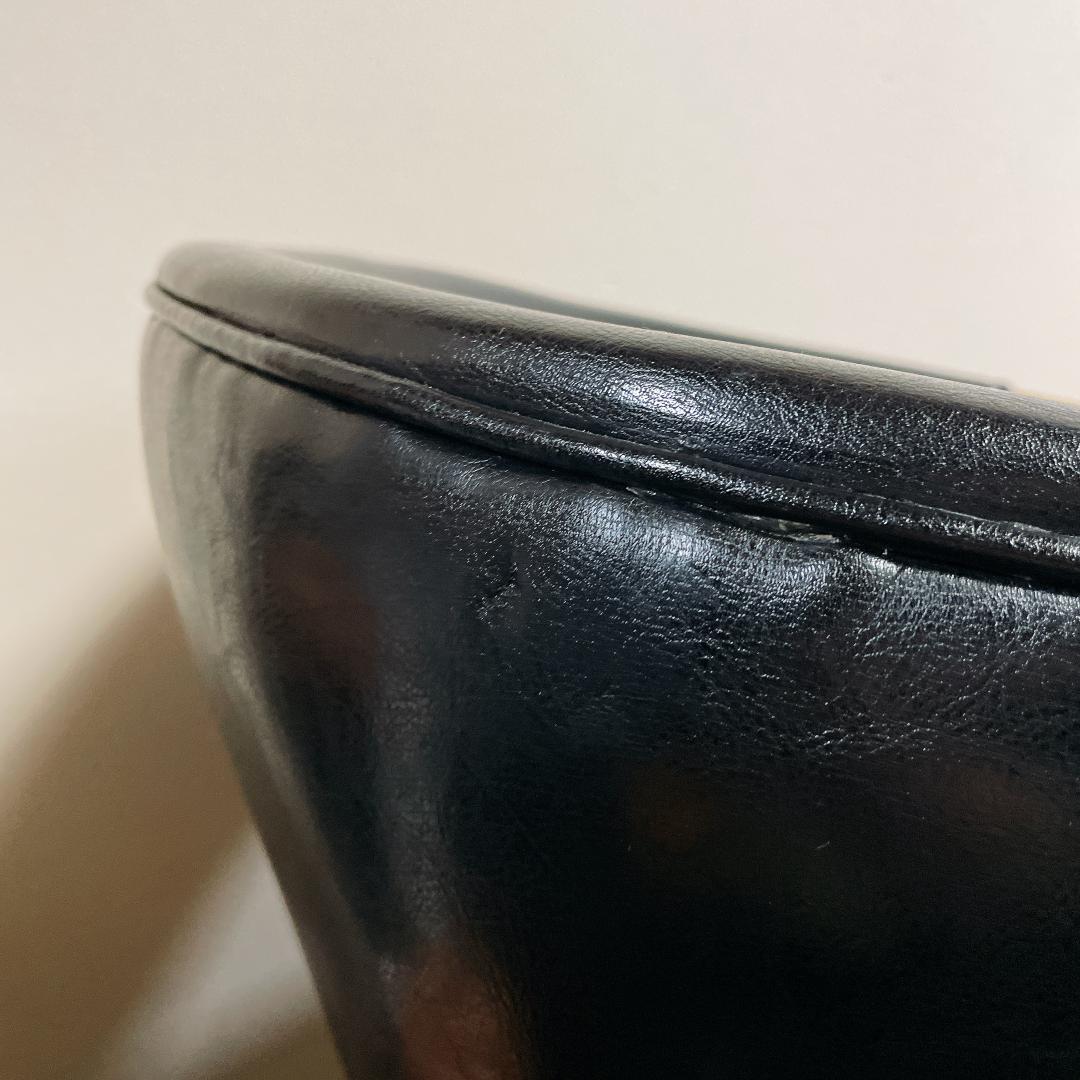 アームチェア　ブラックレザー　修理歴あり