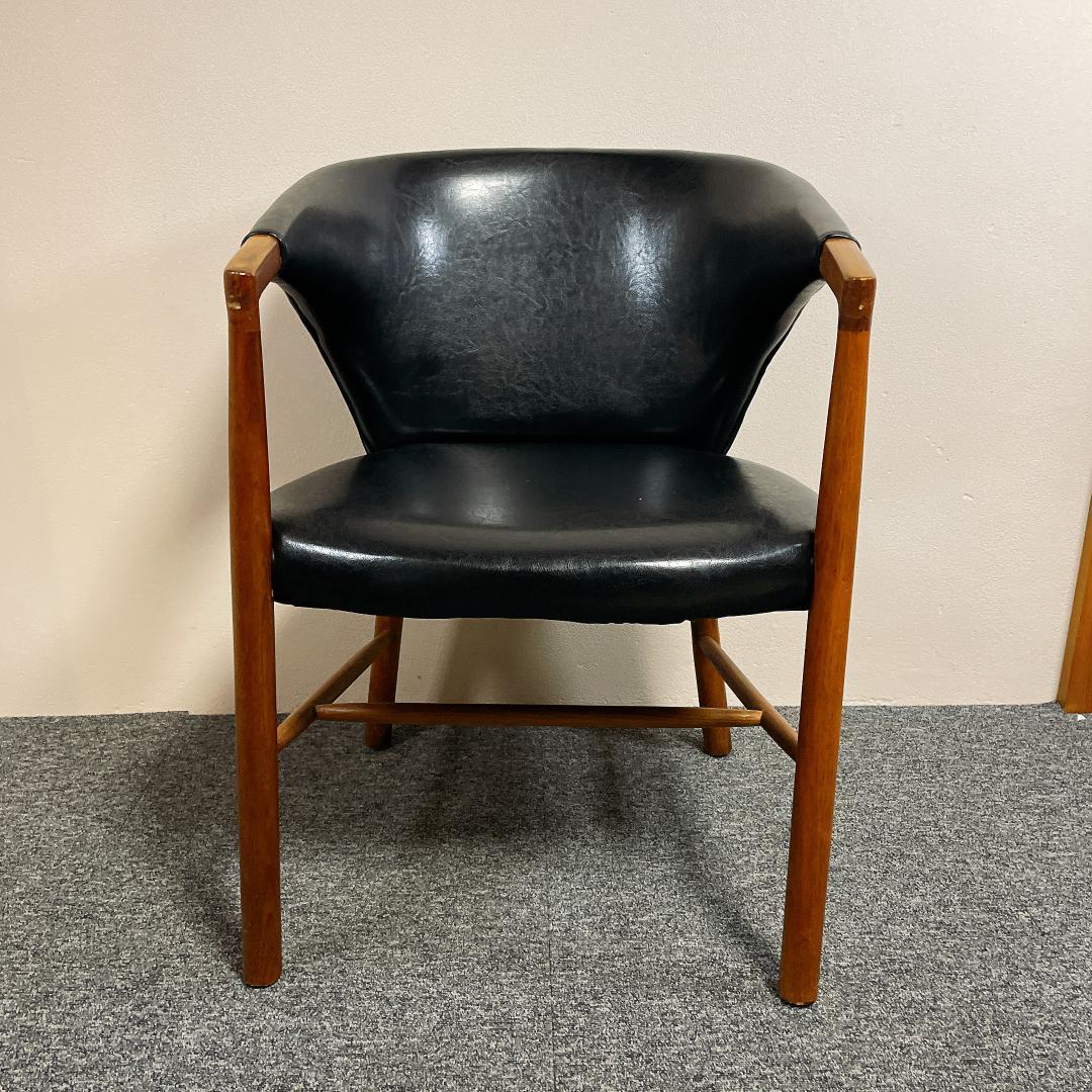 アームチェア　ブラックレザー　修理歴あり