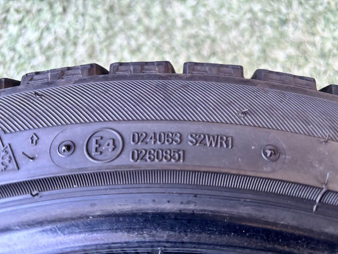 ブリヂストン BLIZZAK VRX スタッドレスタイヤ 245/40R18